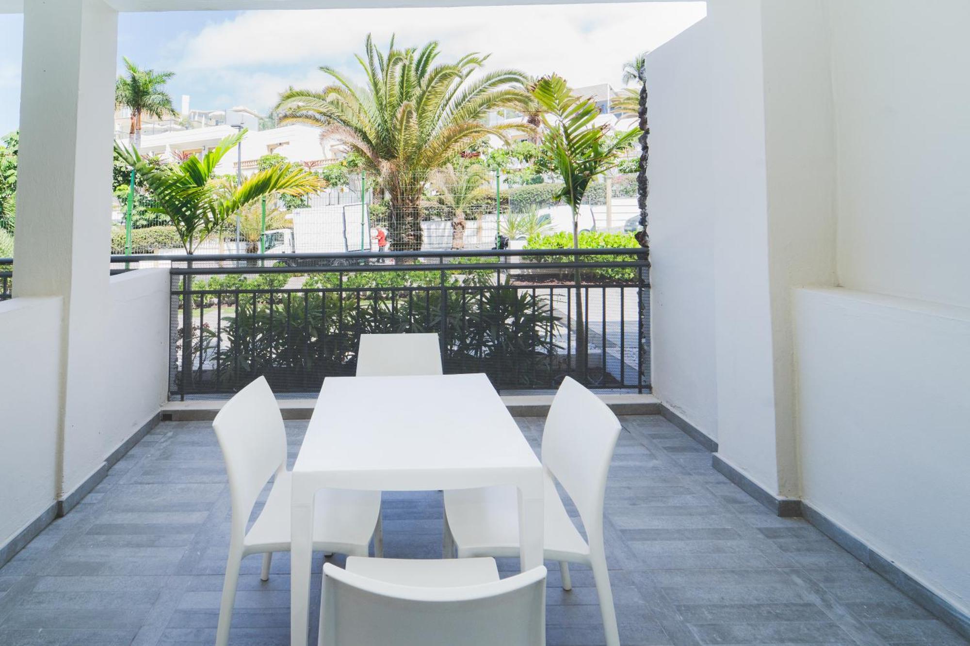 Los Olivos Beach Resort Адехе Екстериор снимка